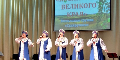 Гости на Кожурлинской сцене (Сибирский Народный хор)